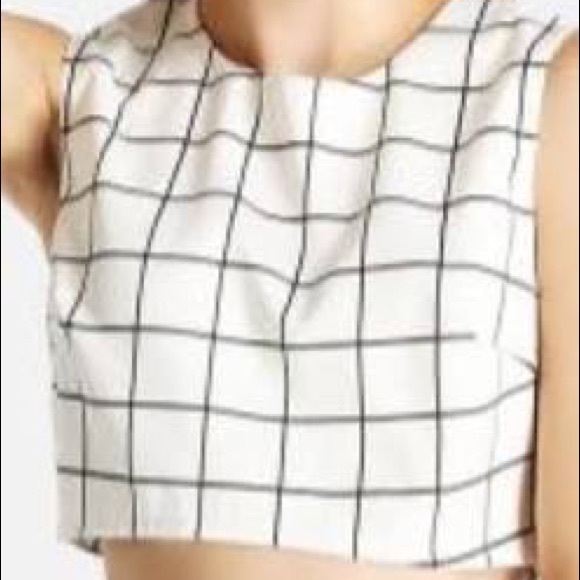 🆕Glamorous Grid Crop Top - White & Black - Picture 9 of 10